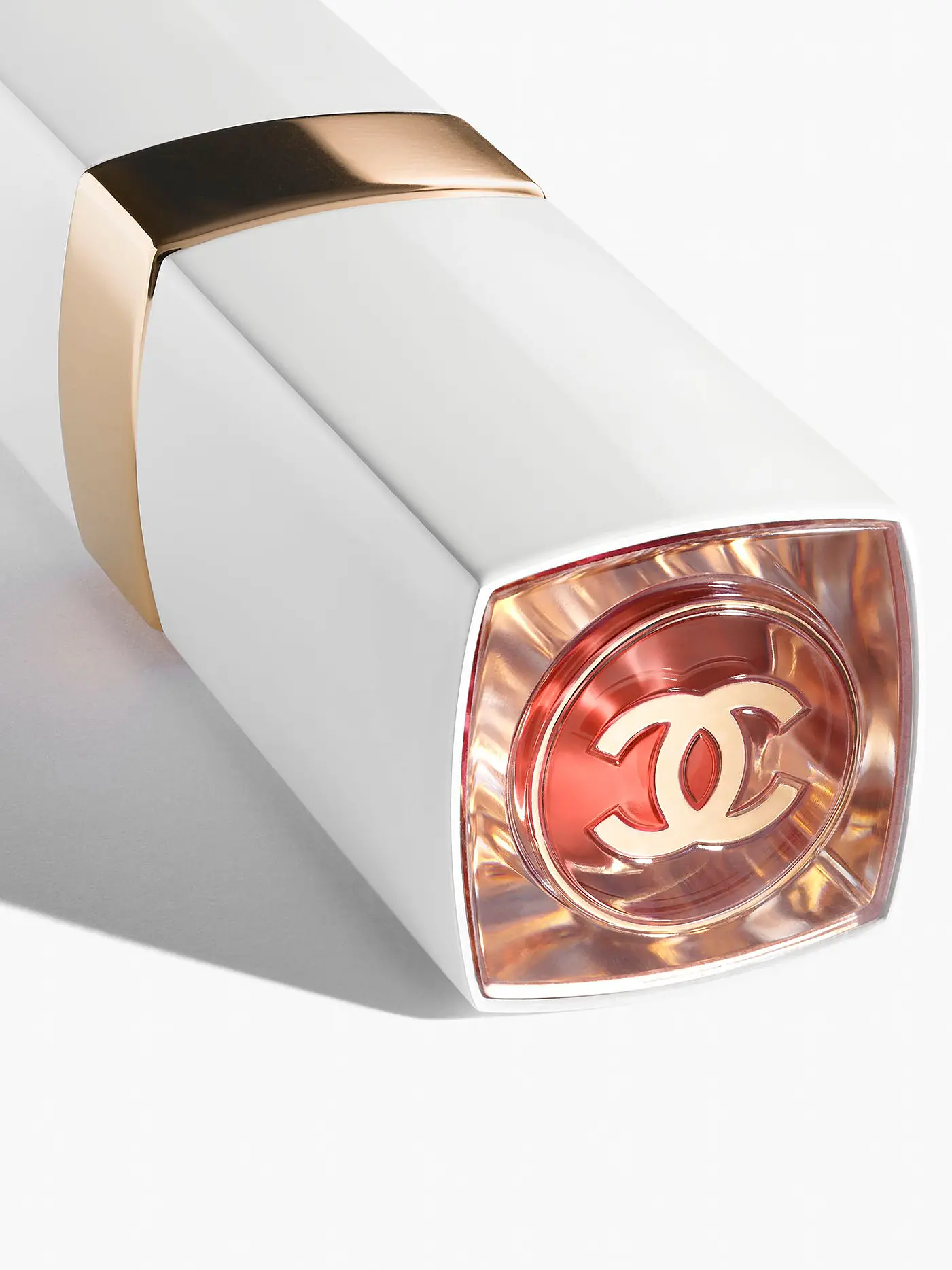 CHANEL | GLÄNZEND, GETÖNTER, FEUCHTIGKEITSSPENDENDER, VERSCHÖNERNDER LIPPENBALSAM MIT INDIVIDUELLER FARBINTENSITÄT | koralle